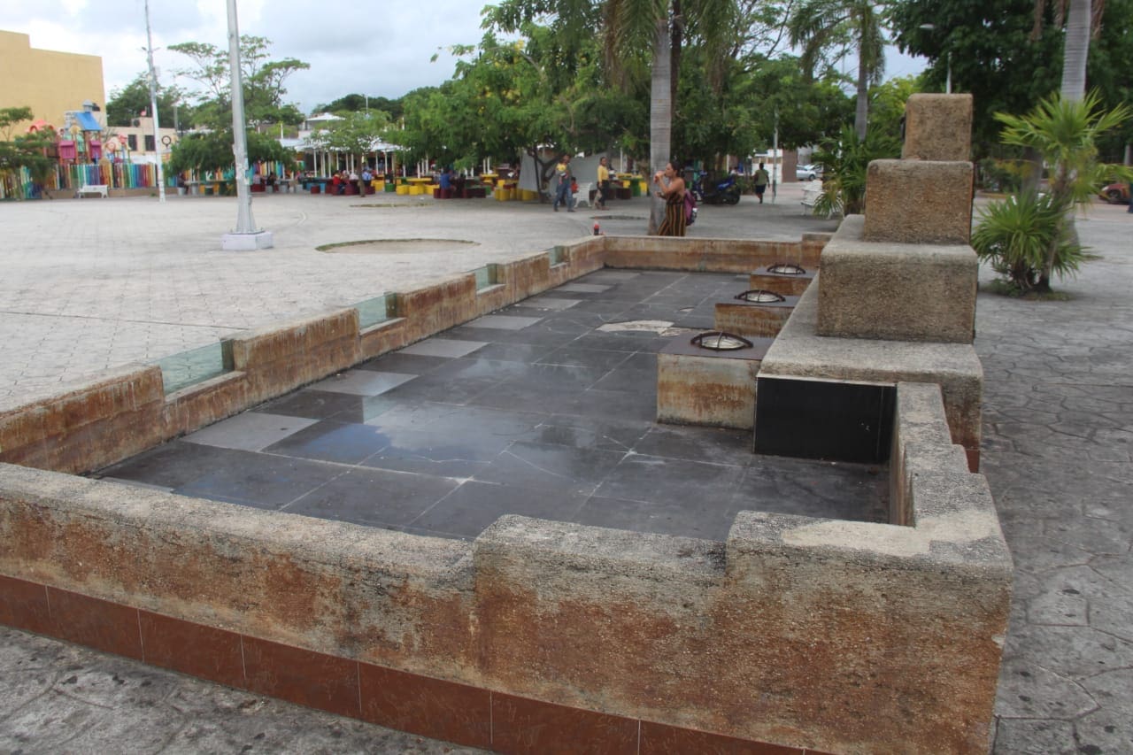 En el olvido, “La Fuente del Tiempo” del Parque de las Palapas de Cancún