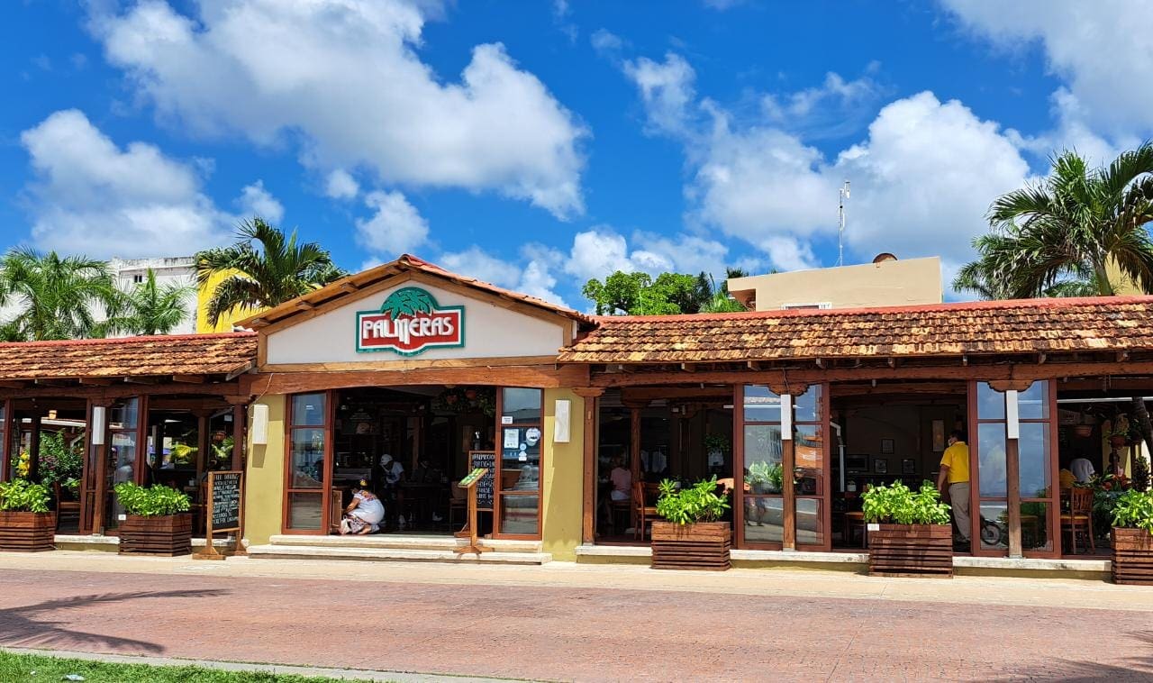 Capacitan a restauranteros de Cozumel para actuar frente a extorsiones