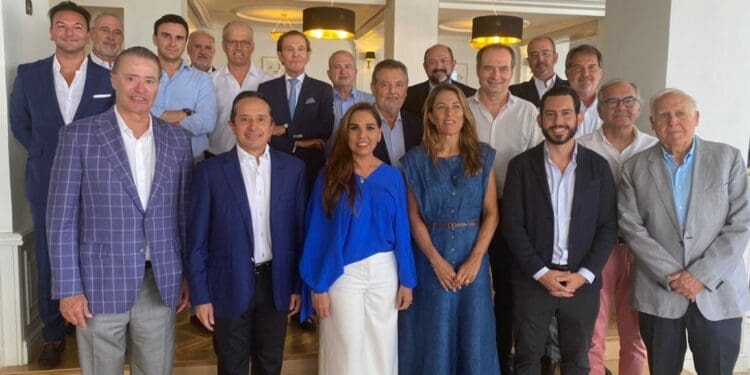 Se reúnen el gobernador Carlos Joaquín y la gobernadora electa Mara Lezama con directivos e inversionistas de INVEROTEL