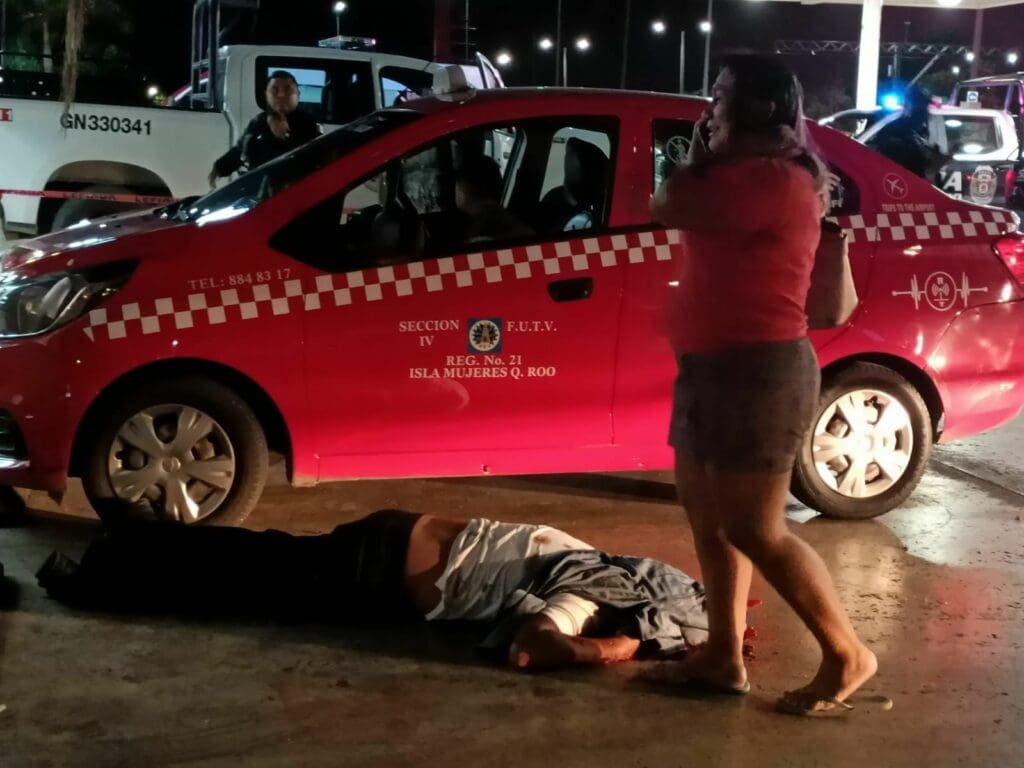 Acribillan a taxista de Isla Mujeres en las inmediaciones del Hospital General de Cancún