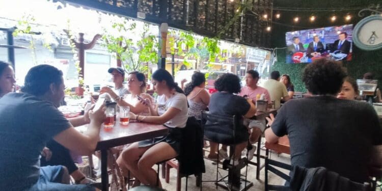 Registra la Quinta Avenida alta afluencia de comensales por el Súper Bowl