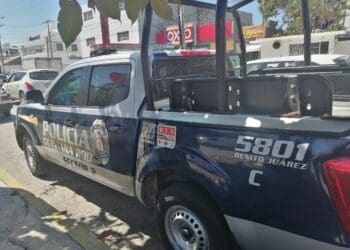 Roban delincuentes medio millón de pesos a hombre tras salir de banco en Cancún