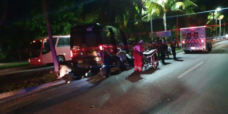 Deja 10 lesionados aparatoso accidente en la Zona Hotelera de Cancún