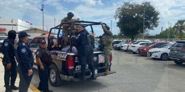 Detienen a 4 hombres armados por amenazar al director del Hospital General de Cancún
