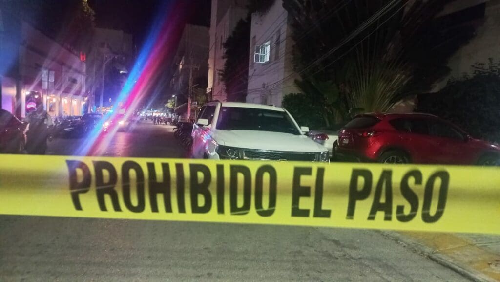 Balean a taxista en el centro de Playa del Carmen