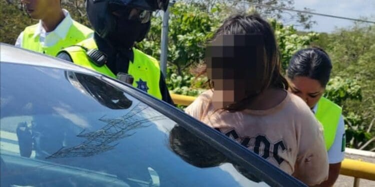 Elementos de Tránsito de Solidaridad salvan a una mujer que intentaba suicidarse