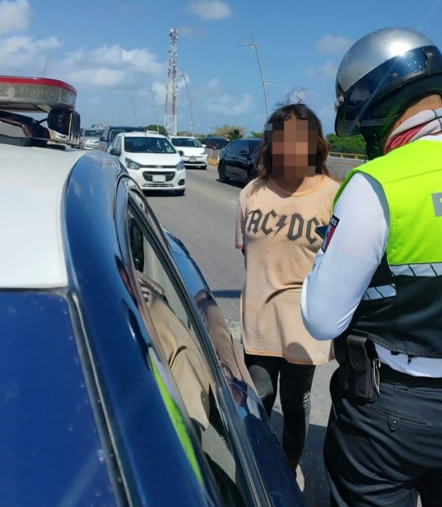 Elementos de Tránsito de Solidaridad salvan a una mujer que intentaba suicidarse