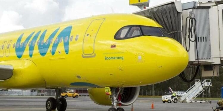 Pasajeros quedan varados en Cancún por suspensión de operaciones de Viva Air