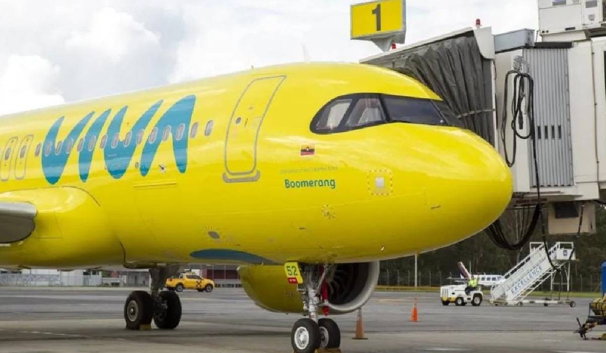 Pasajeros quedan varados en Cancún por suspensión de operaciones de Viva Air