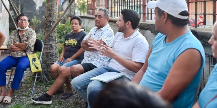 Se reúne Renán Sánchez con vecinos de la colonia Emiliano Zapata