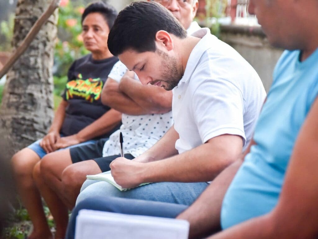 Se reúne Renán Sánchez con vecinos de la colonia Emiliano Zapata