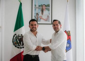 Se reúne el secretario de Desarrollo Social, Pablo Bustamante, con senador Raúl Bolaños-Cacho Cué, en Cancún