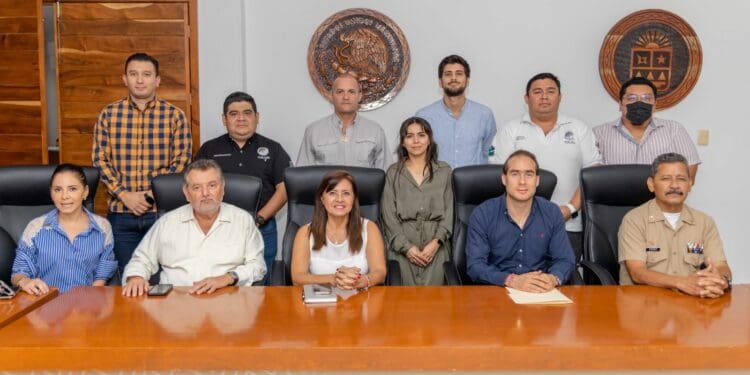 Tres niveles de gobierno se preparan para atención al sargazo en playas de Tulum