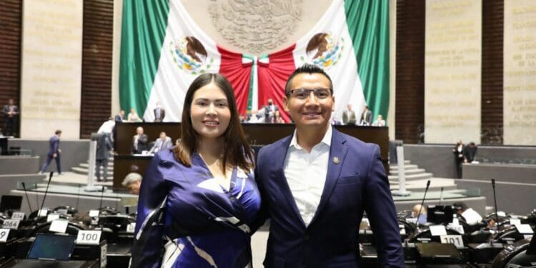 Va Anahi González por aumento a jubilados