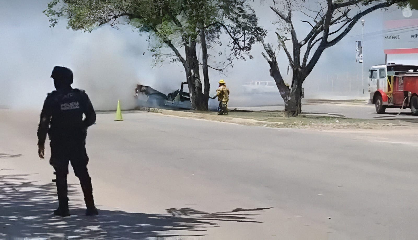 Arde camioneta en Chetumal; al parecer era de la Fiscalía