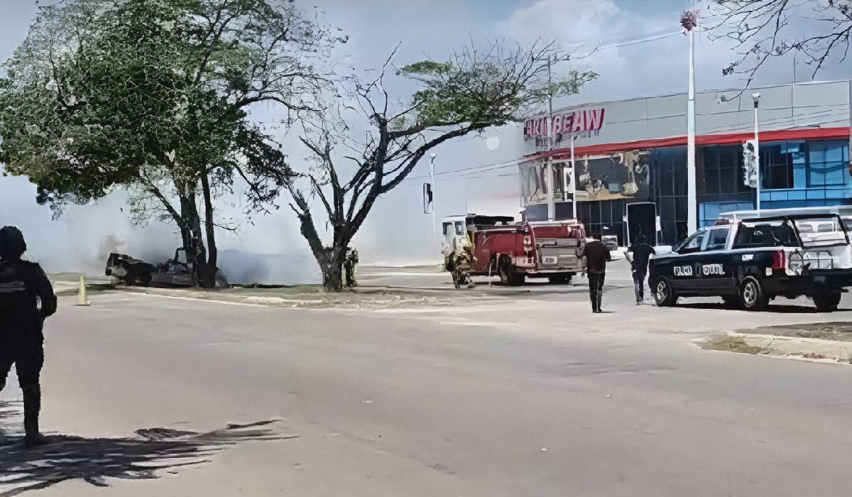 Arde camioneta en Chetumal; al parecer era de la Fiscalía