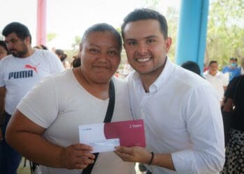 Más de 40 mil 600 beneficiarias recibieron su tarjeta ‘Mujer es Vida’ en Quintana Roo: Pablo Bustamante