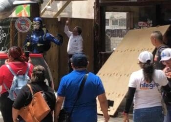 Clausuran local comercial en el centro de Playa del Carmen; denuncia arrendatario despojo