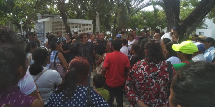 Confirman reunión de funcionarios y habitantes de colonias irregulares para no cerrar Zona Hotelera de Cancún