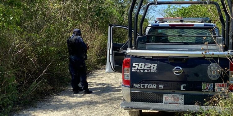 Hallan un cuerpo maniatado, en estado de putrefacción, en la colonia Tres Reyes de Cancún