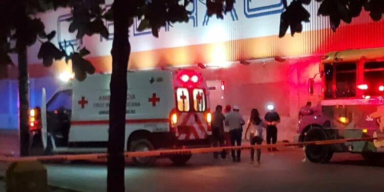 Ejecutan a un hombre en supermercado de Villas del Sol