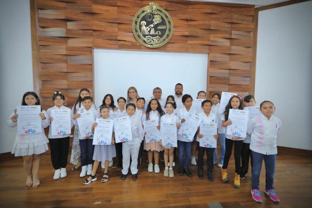 Toma protesta y sesiona Cabildo Infantil de Solidaridad