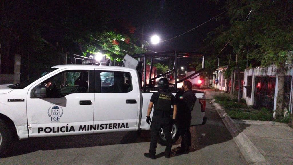 Balea policía magisterial a un joven de 17 años afuera de la Plaza de Toros