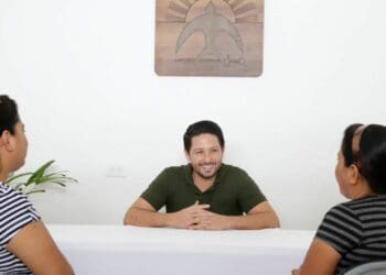 Agradecen cozumeleños la atención directa y oportuna que reciben en la casa de gestión de Renán Sánchez