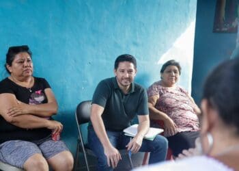 Atiende el diputado Renán Sánchez a vecinas de la colonia San Miguel II