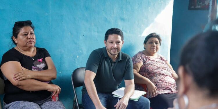 Atiende el diputado Renán Sánchez a vecinas de la colonia San Miguel II