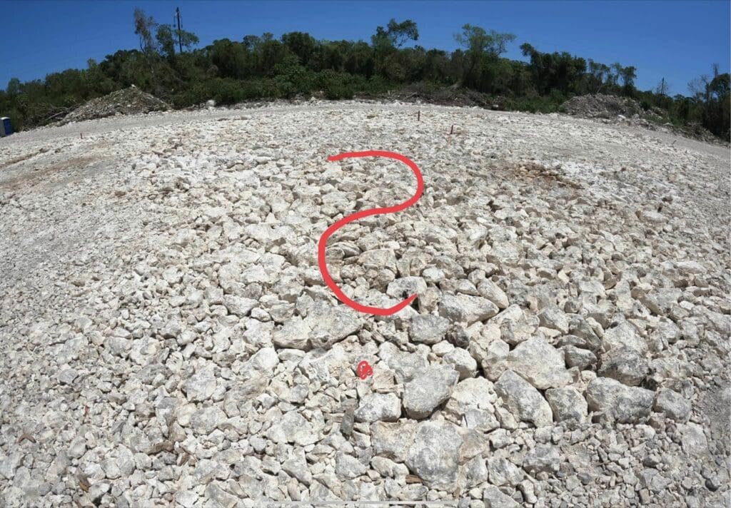 Por trabajos del Tren Maya, tapan cenote milenario con piedras