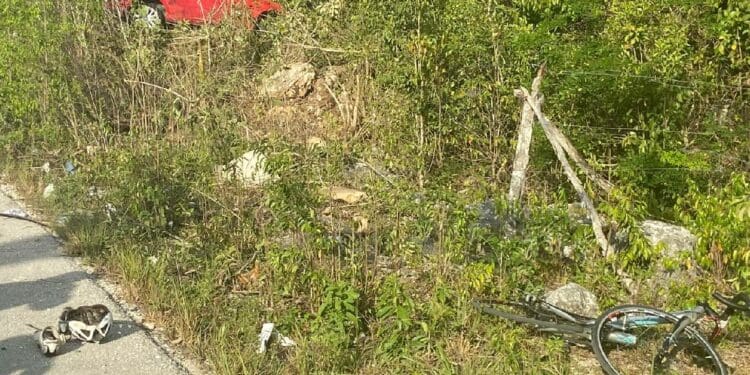 Arrolla automovilista a dos ciclistas en la avenida Guayacán de Cancún; uno muere