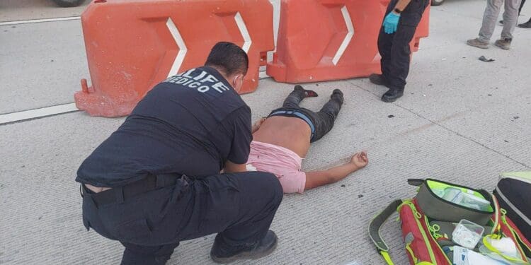 Atropellan a un joven y lo dejan con graves lesiones en el bulevar Colosio de Cancún