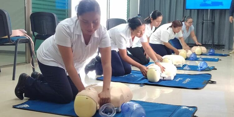 Gobierno capacita al personal de salud en reanimación cardiopulmonar