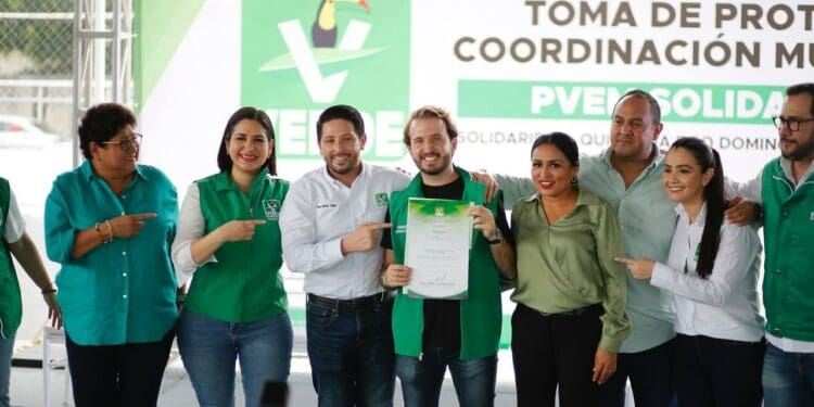 Escribamos las mejor historia del PVEM en Solidaridad, destaca Renán Sánchez al tomar protesta a Fernando Muñoz como líder en este municipio