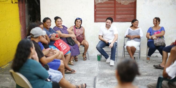 Se reúne Renán Sánchez con vecinos de la colonia Emiliano Zapata en Cozumel