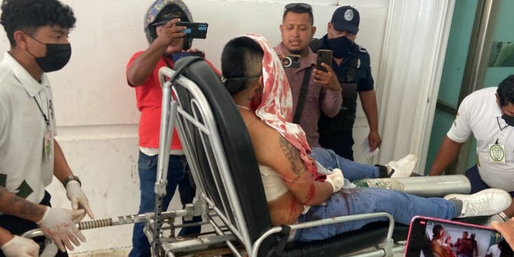 Sicarios asesinan a mujer y dejan a taxista herido en la Región 255 de Cancún