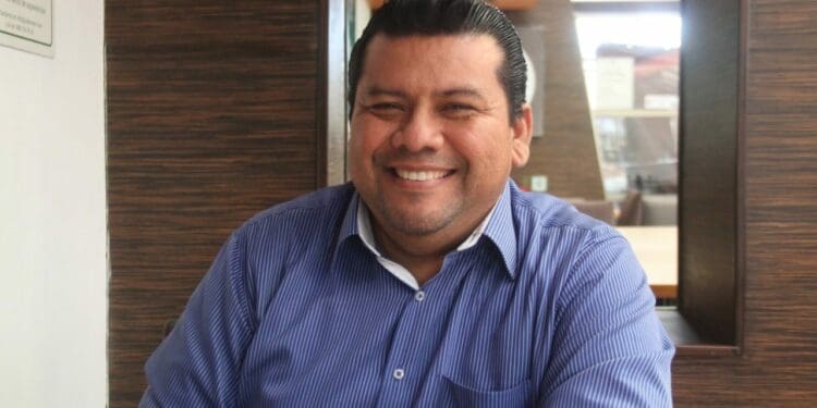 Acusan abogados a gobierno estatal de 'violar autonomía' de la FGE con supuesta 'renuncia forzada' de Óscar Montes de Oca