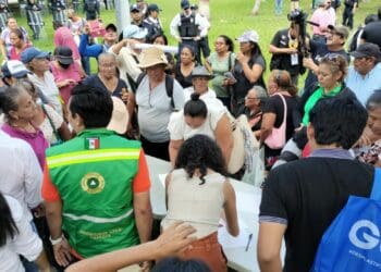 Bloquean colonos acceso a la Zona Hotelera de Cancún por cerca de una hora