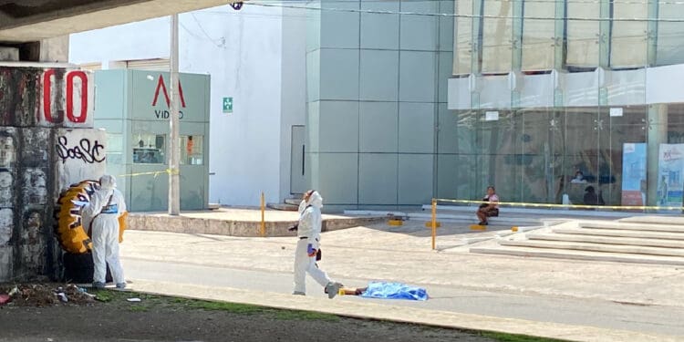 Joven se suicida saltando del puente de la Bonampak, en Cancún