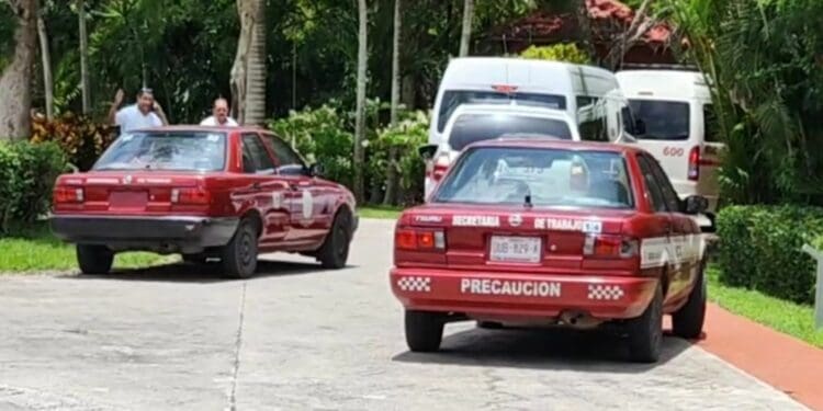 Taxistas de Cozumel bloquean a transportista federal
