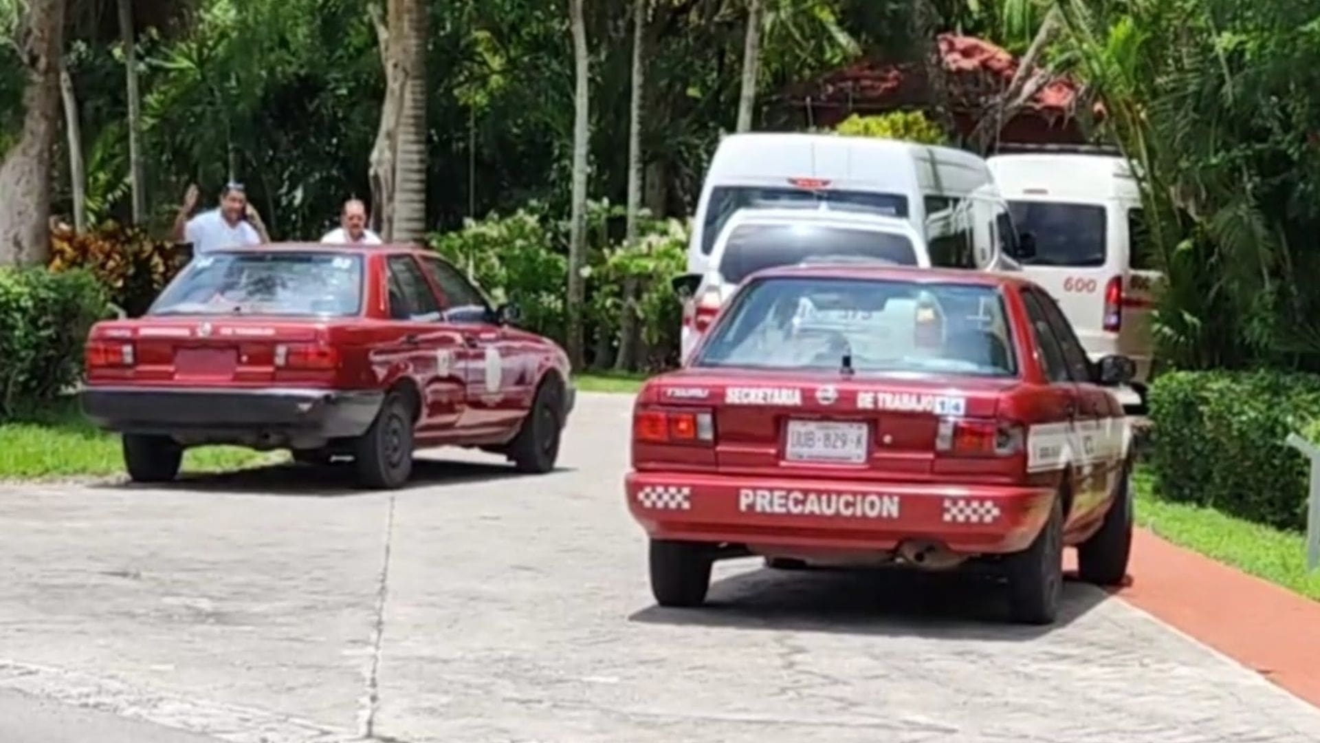 Taxistas de Cozumel bloquean a transportista federal