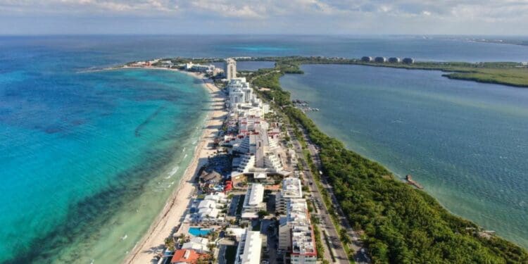 Cancún, dentro de los 10 destinos favoritos, para el turismo estadounidense en este verano