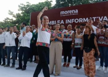 Omar Rodríguez acompaña a Claudia Sheinbaum en su visita a Quintana Roo