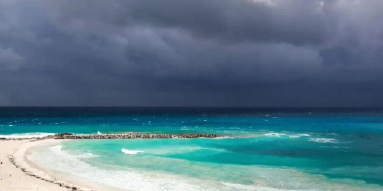 Continúa el cielo nublado con intervalos de Chubascos en Quintana Roo