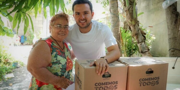 Entrega Pablo Bustamante Programas del Bienestar de forma directa y gratuita a familias cancunenses