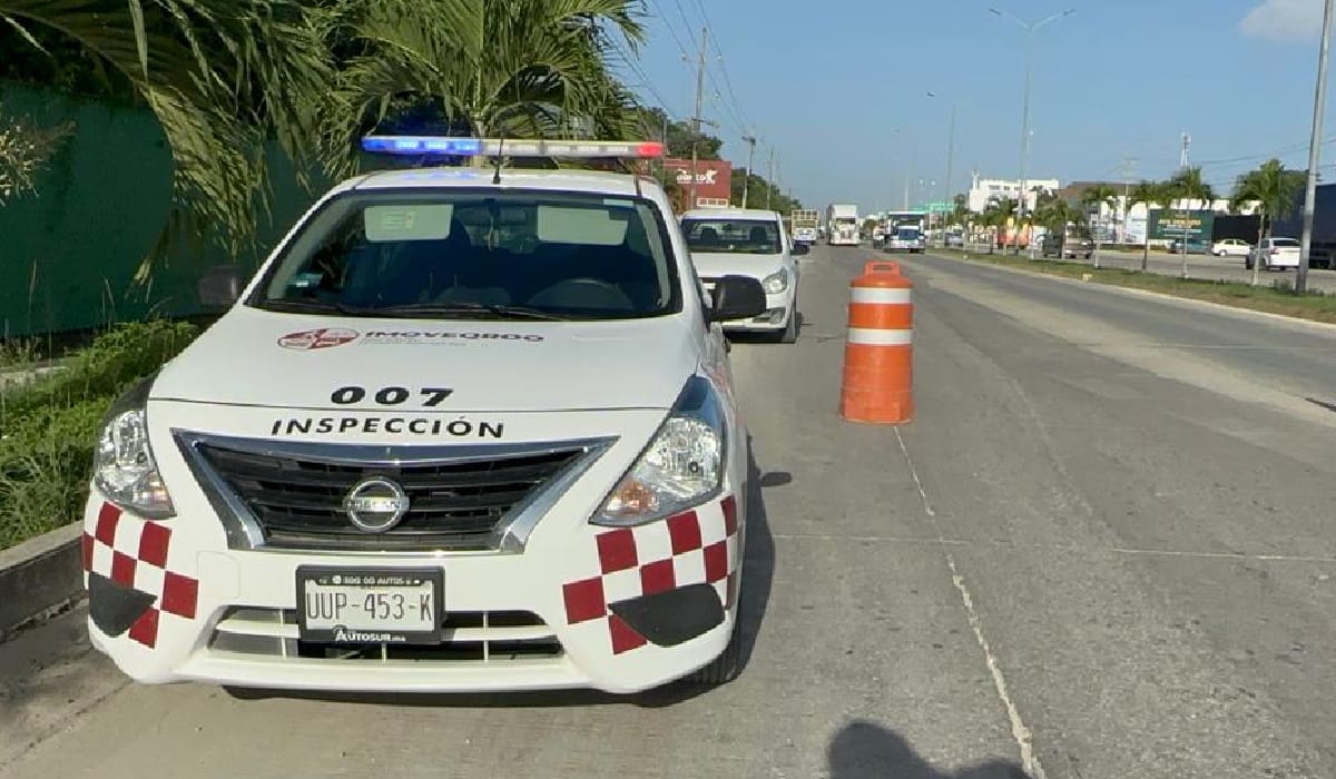 Instalan filtro para quitar polarizados a taxis en Tulum