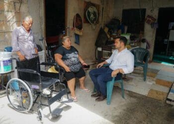 Atiende Pablo Bustamante a familias cancunenses con Programas del Bienestar y apoyos sociales