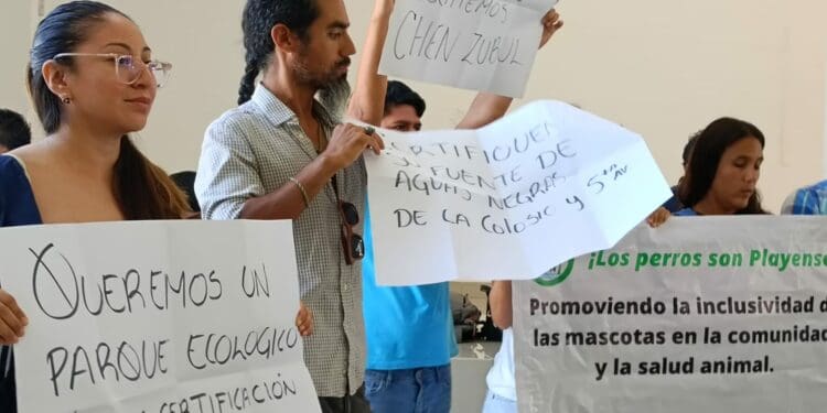 Acuden ciudadanos a Cabildo de Solidaridad a pedir playa ‘Pet Friendly’