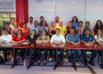 Se reúne Pablo Bustamante con representantes de más de 30 organizaciones civiles de Quintana Roo